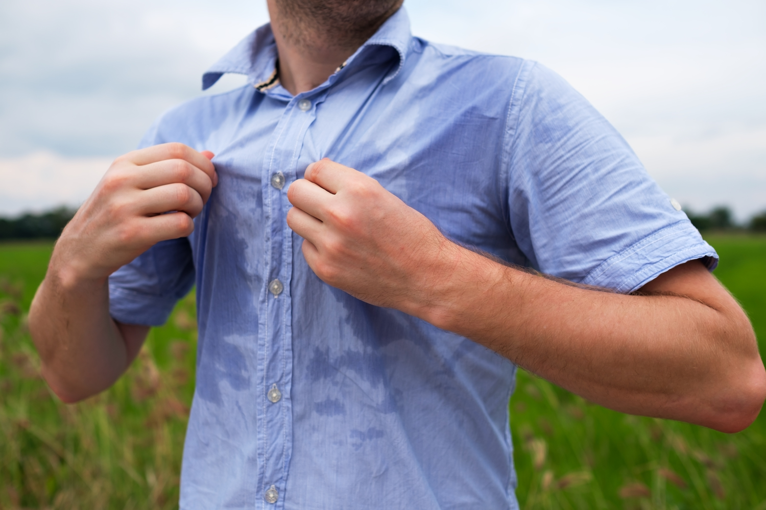 6 Common Symptoms of Hyperhidrosis